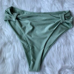 New Peddney Bikini Bottoms Size Large